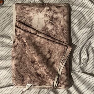 Lululemon yoga mat towel NWOT